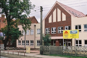 2000 Junior High School No.4 